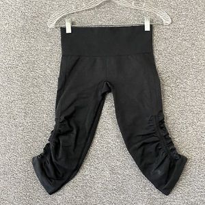 Size 4 gently used Lululemon capris